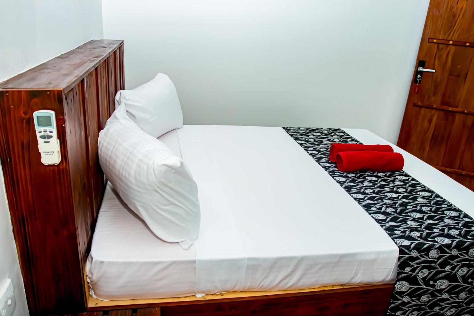 Katunayaka Mandavilla Airport Transit Hotel מראה חיצוני תמונה