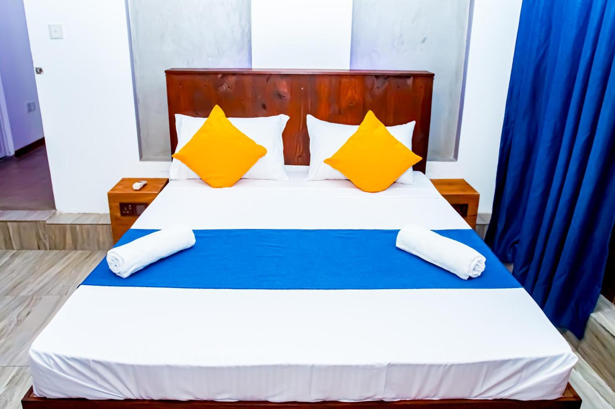 Katunayaka Mandavilla Airport Transit Hotel מראה חיצוני תמונה